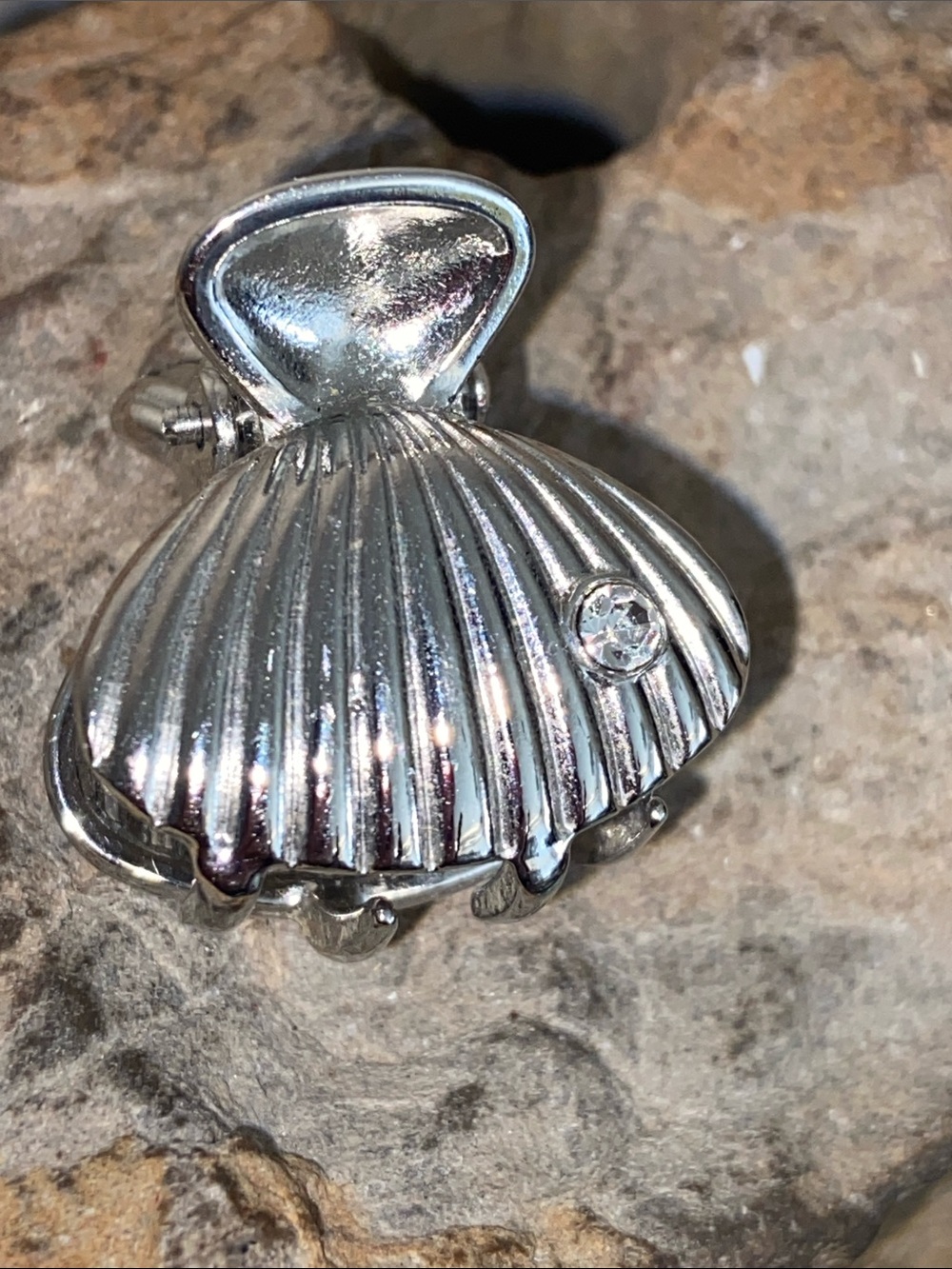 5/$10❤️❤️❤️Fancy Seashell & Rhinestoned Silver Tone Alloy Hair Clip